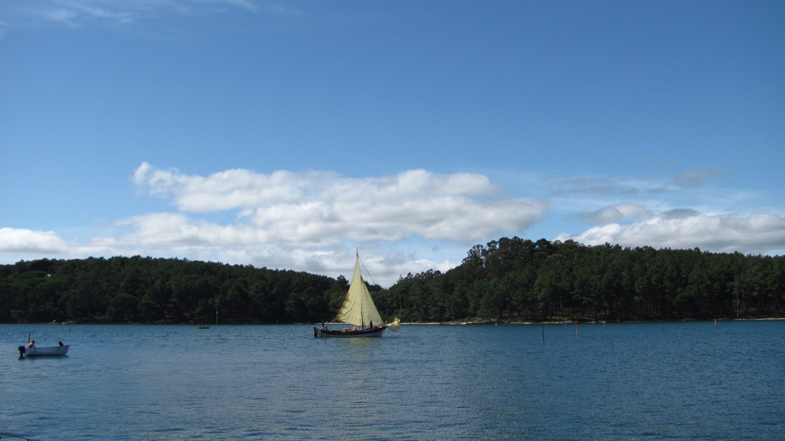 Vista_cortegada_ desde_ carril_Sailway_Sailing_Holidays_Charter_Galicia